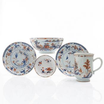 A group of Chinese Export porcelain, Qing dynasty, 18th century. (5 pieces).