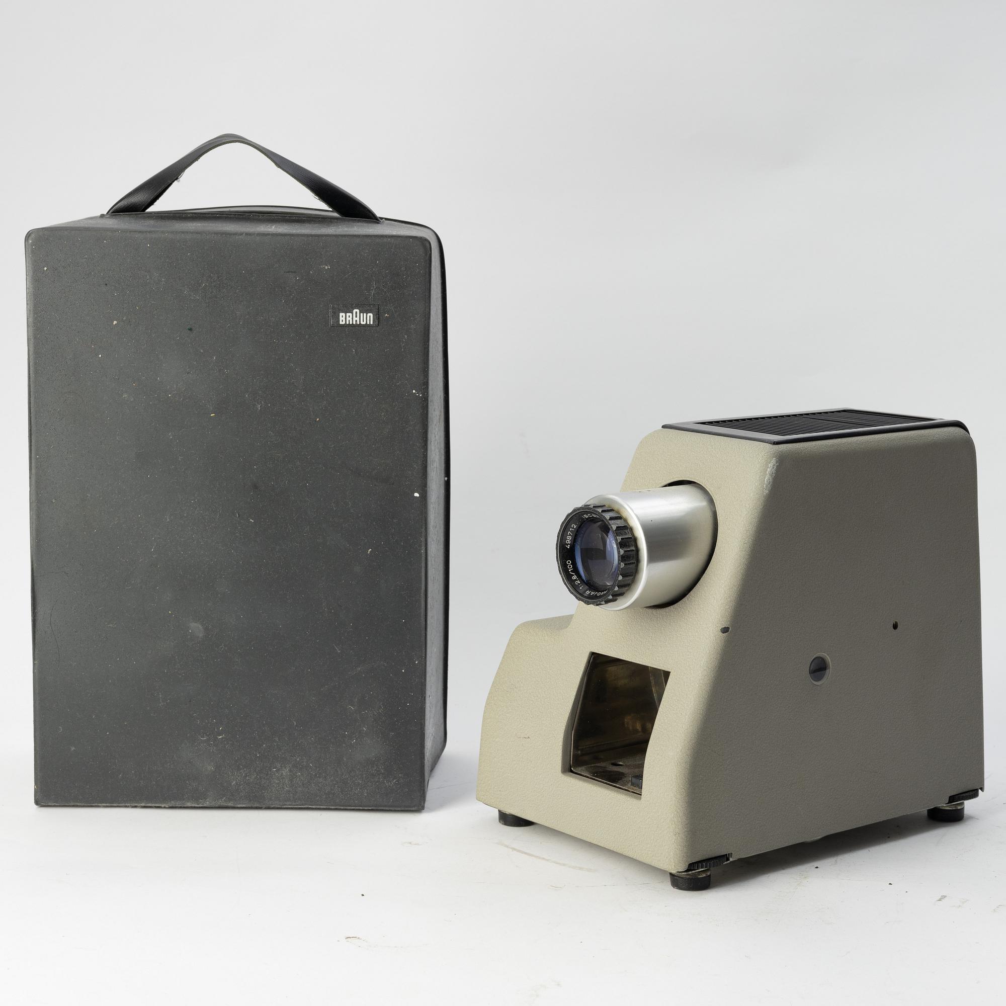 Dieter Rams, Robert Oberheim et al, 6 projectors and two flash lights, Braun. - Bukowskis Dieter Rams, Robert Oberheim et al, 6 projectors and two flash lights, Braun. - Bukowskis