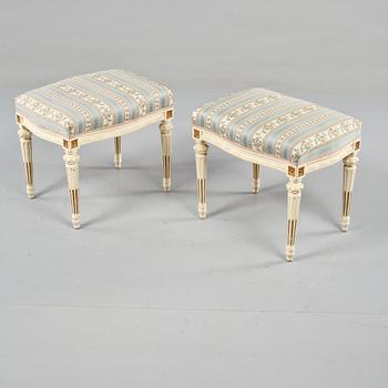 TABURETTER, 2 st, gustaviansk stil, 1900-tal.
