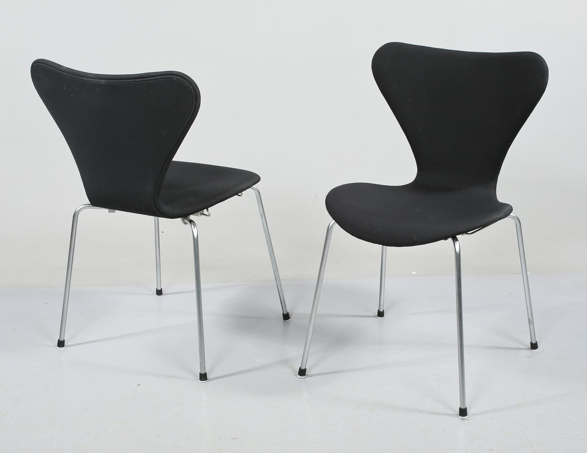 STOLAR, 4 st, "Sjuan", Arne Jacobsen för Fritz Hansen, 2001.