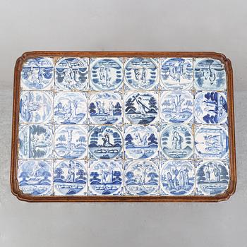 An oak tea table, around the year 1900.