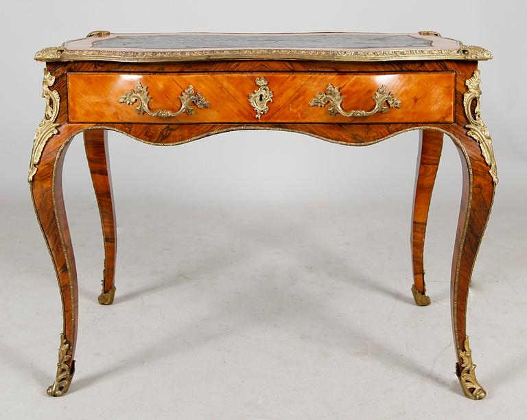 DAMSKRIVBORD, rokokostil, 1800-talets andra hälft.