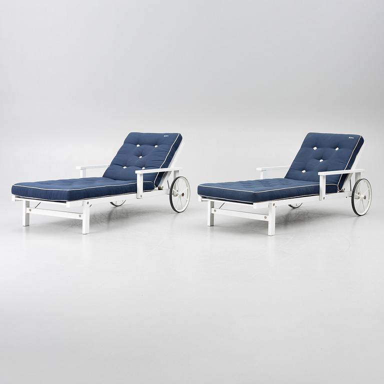Elsa Stackelberg, Sun loungers, a pair, Fri Form, late 20th Century.