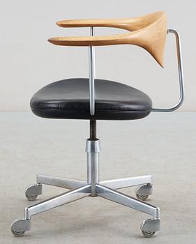 HANS J WEGNER, "Swivel chair", Johannes Hansen, Danmark ca 1960.