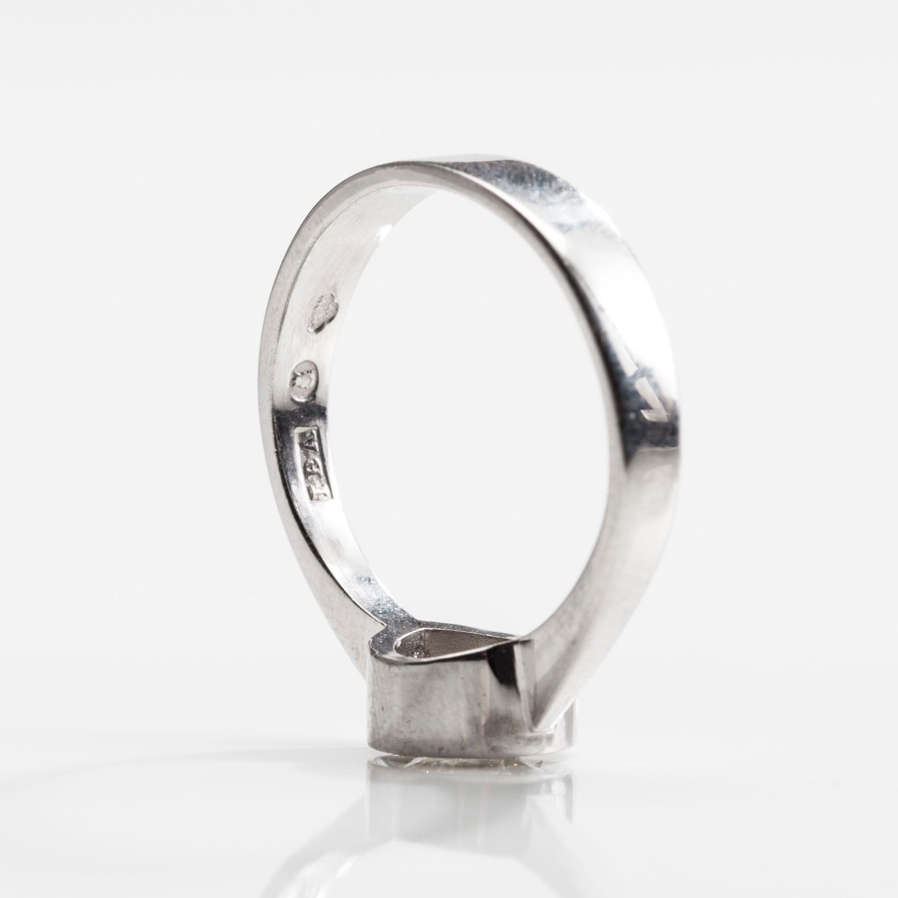 RING, 18K vitguld, gammalslipad diamant ca 0,90 ct. IMB Stockholm 1986. Vikt 3,3 g.