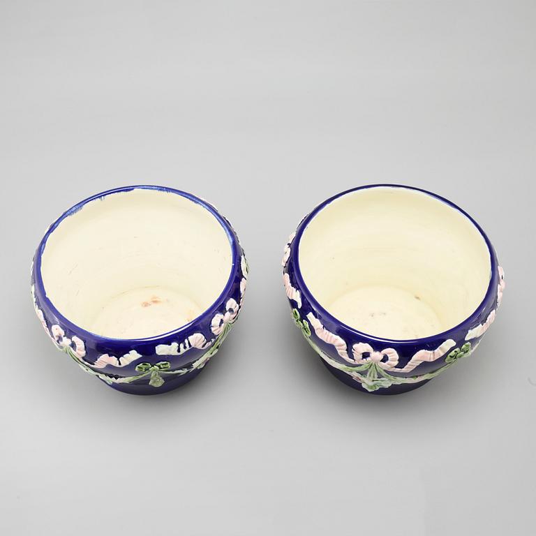 A pair of majolica flower pots, early 20th century.