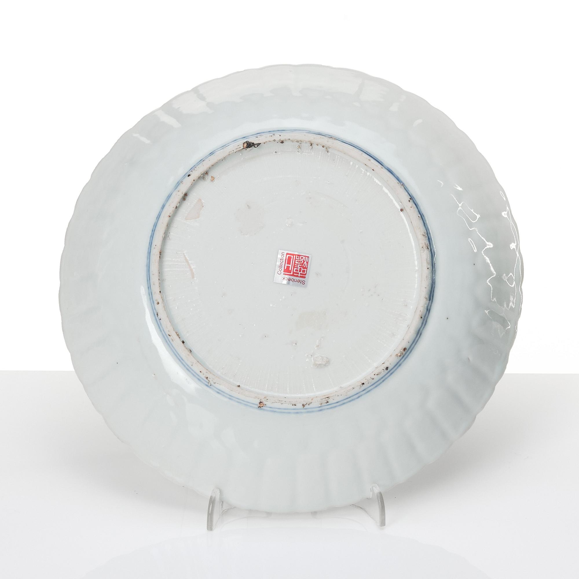 A blue and white dish, Ming dynasty, late Wanli (1572-1620).