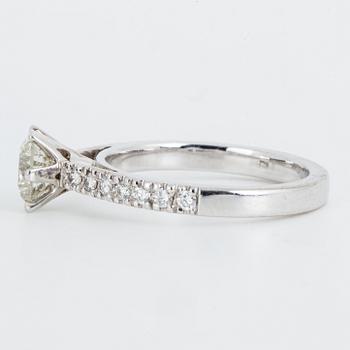 Circa 1.00 ct brilliant-cut diamond and circa 1.25 ct brilliant-cut diamond ring.