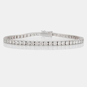 847. A diamond bracelet, circa 5 cts in total.