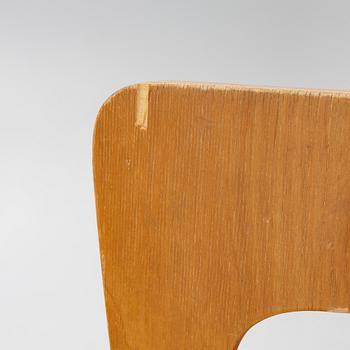 Alvar Aalto, a set of four model N65 children's chairs with table, Artek, Finland.