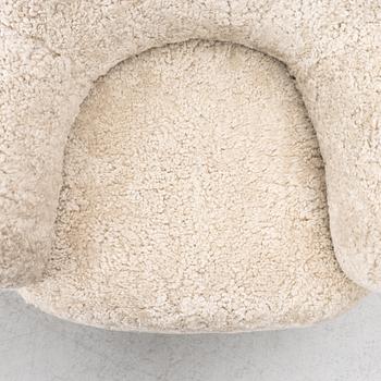 Carl Malmsten, A pair of Samsas easy chairs, second half of the 20th century.