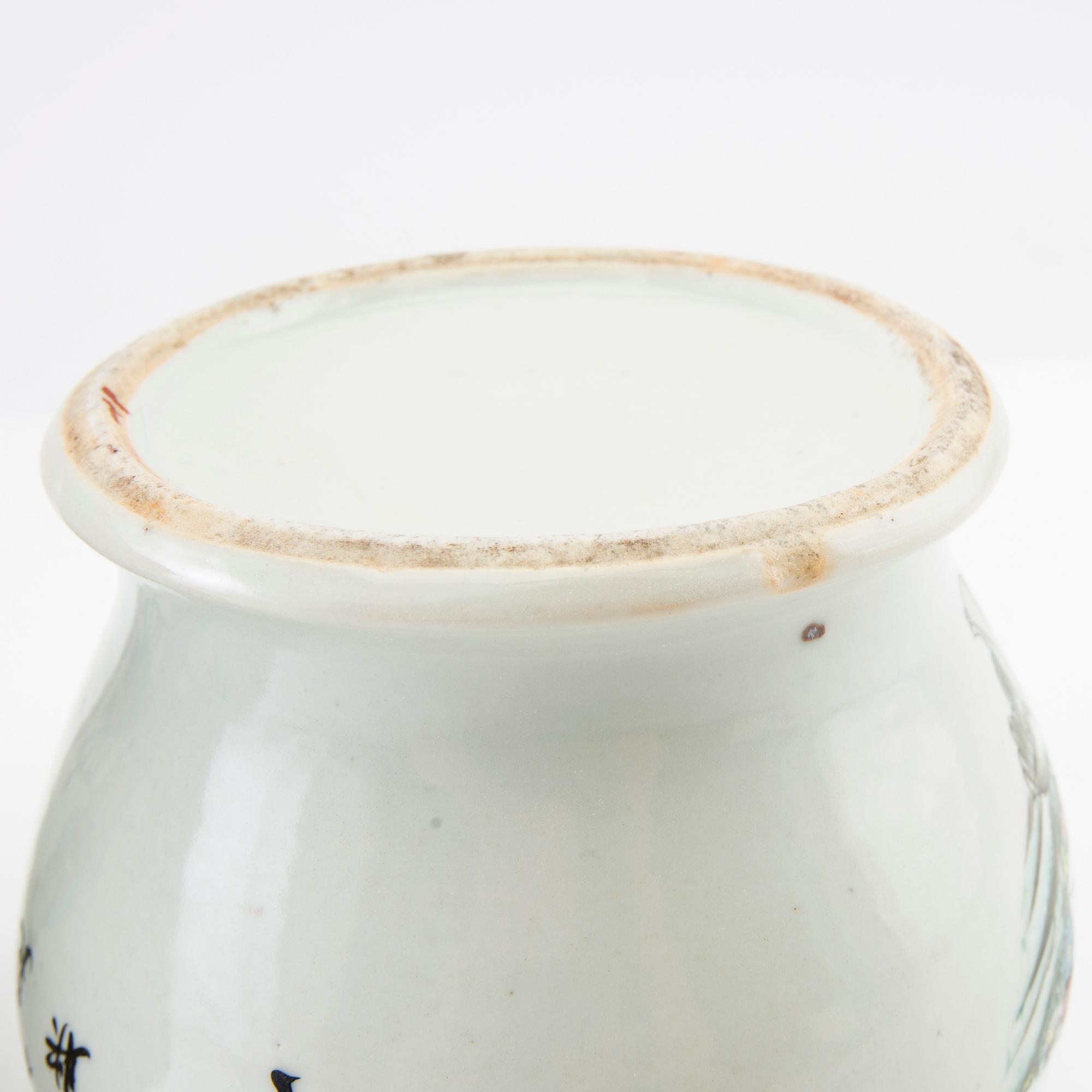 A set of two Chinese vases, 20th century.