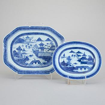 STEKFAT, 2 stycken, porslin. Kina, Jiaqing (1796-1820).