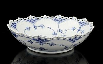 SERVISDELAR, 11 st, porslin, "Musselmalet", Royal Copenhagen.