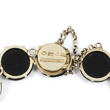 SMYCKEGARNITYR, 6 delar, bla silver med onyx resp jet, 1880-tal till omkring sekelskiftet 1900.