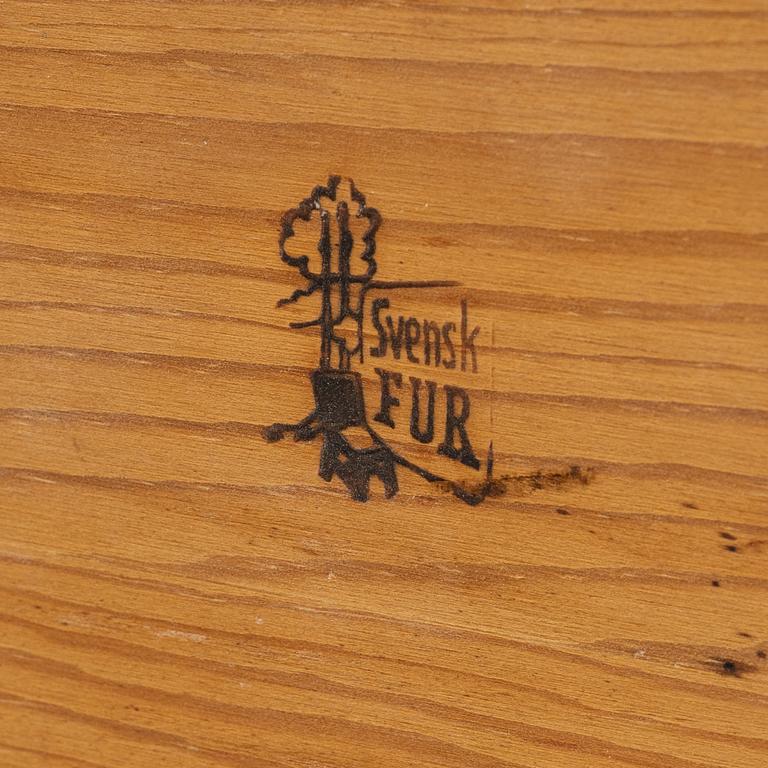 Carl Malmsten, a 'Vapensmeden' gate-leg table, second half of the 20th centruy.