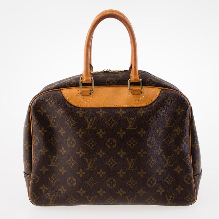 LOUIS VUITTON Deauville Bag.
