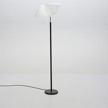 GOLVLAMPA, "modell A810", Alvar Aalto, Artek, Finland, 1900-talets andra hälft.