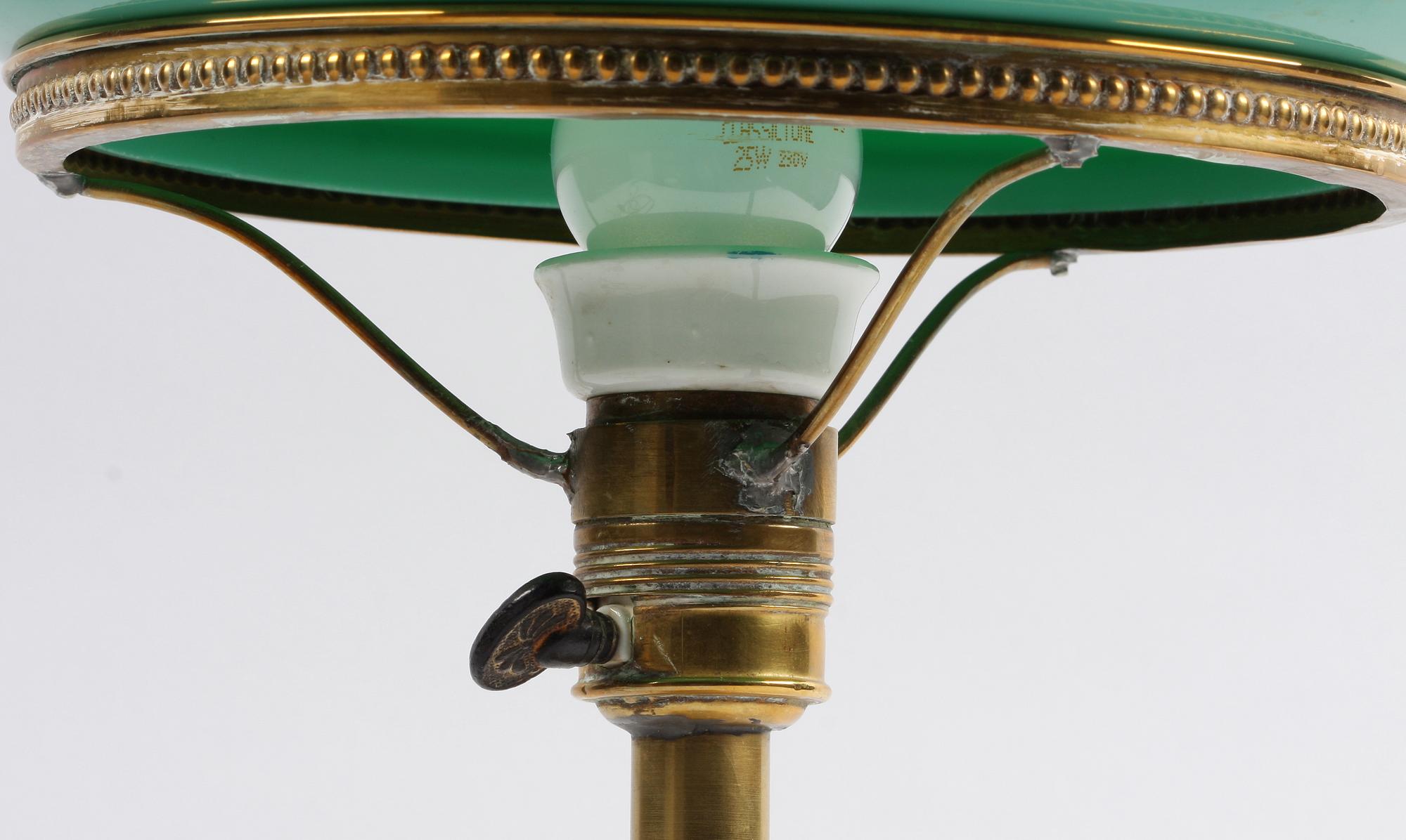 BORDSARMATUR, sk "Strindbergslampa".