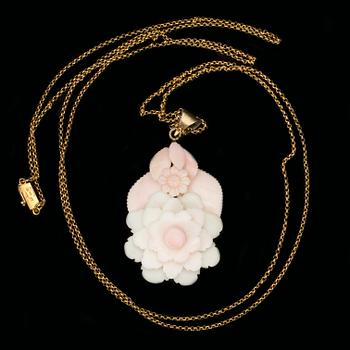 HALSBAND MED SNÄCKSKAL, 18 K. Sliten mästarstämpel, Malmö. 1915. Vikt ca 12 g.