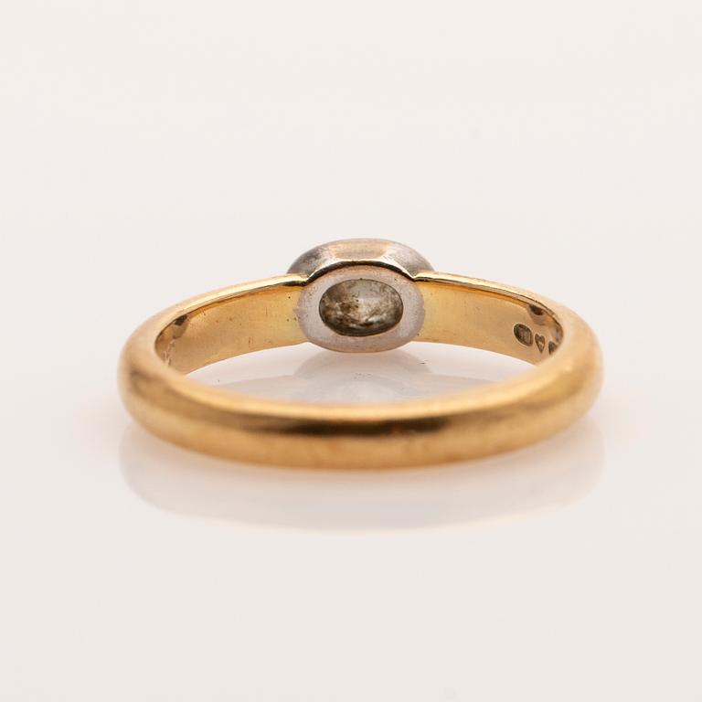 Ring, 18K gold with diamond.