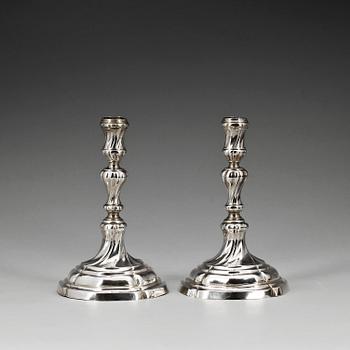 LJUSSTAKAR, silver,  ett par, otydliga stämplar, rokokostil, Europa, trol 1800-tal.
