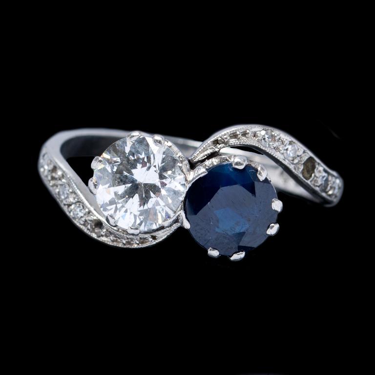 RING, platina, diamant 1.00ct samt safir. Vikt ca 4g.