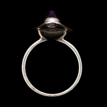 RING, silver samt 2 st ametister, Elis Kauppi, Kupittaan Kulta, Åbo 1961.