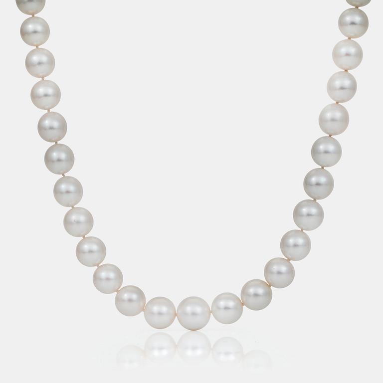 A cultured South Sea pearl necklace consisting of 31 graduated pearls Ø 14-16.2 mm.