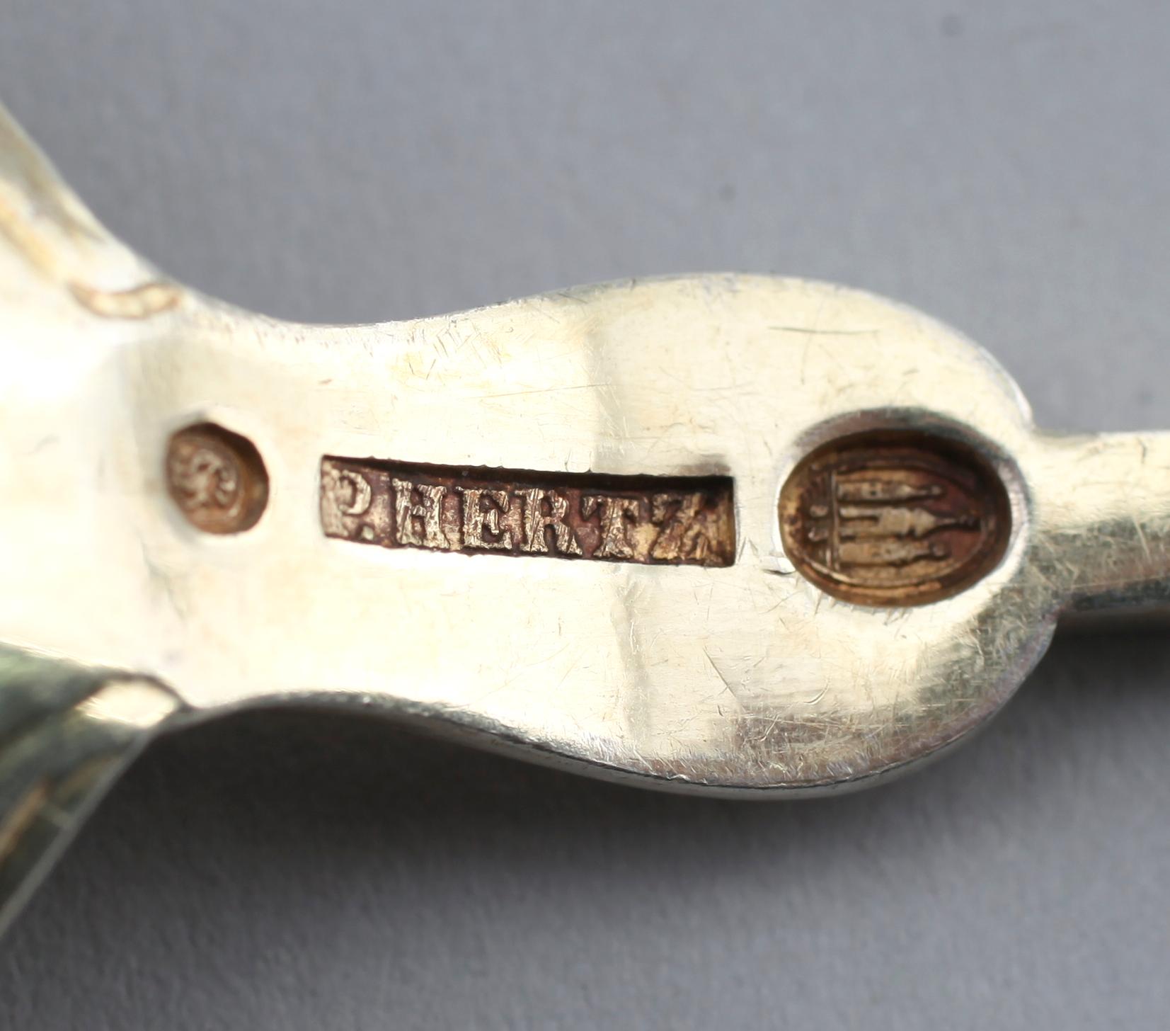 SERVERINGSSKEDAR, ett par, silver, Peter Hertz, Köpenhamn 1898. Vikt ca 86 g.