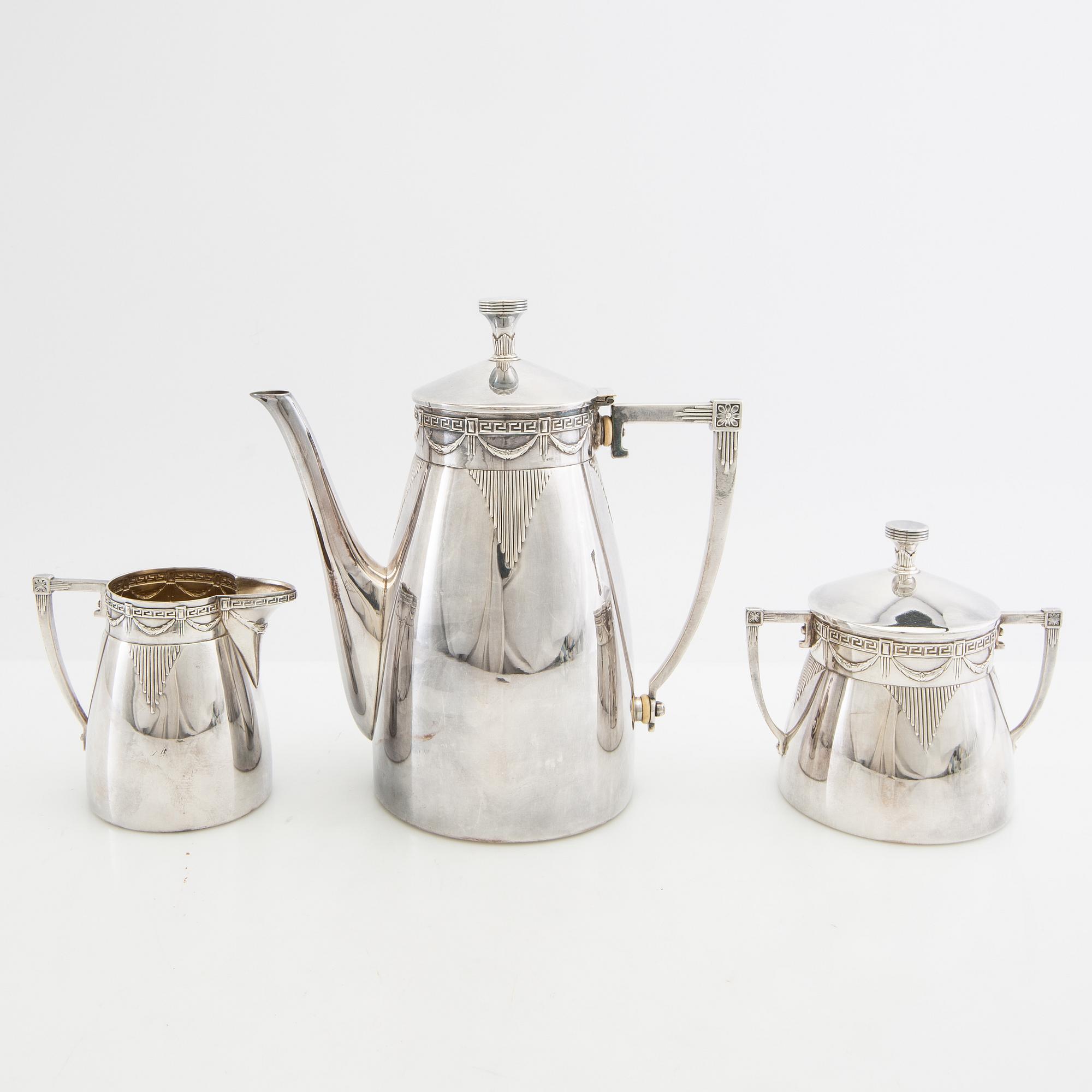 Coffee service, three pieces, silver plate, 20th century.