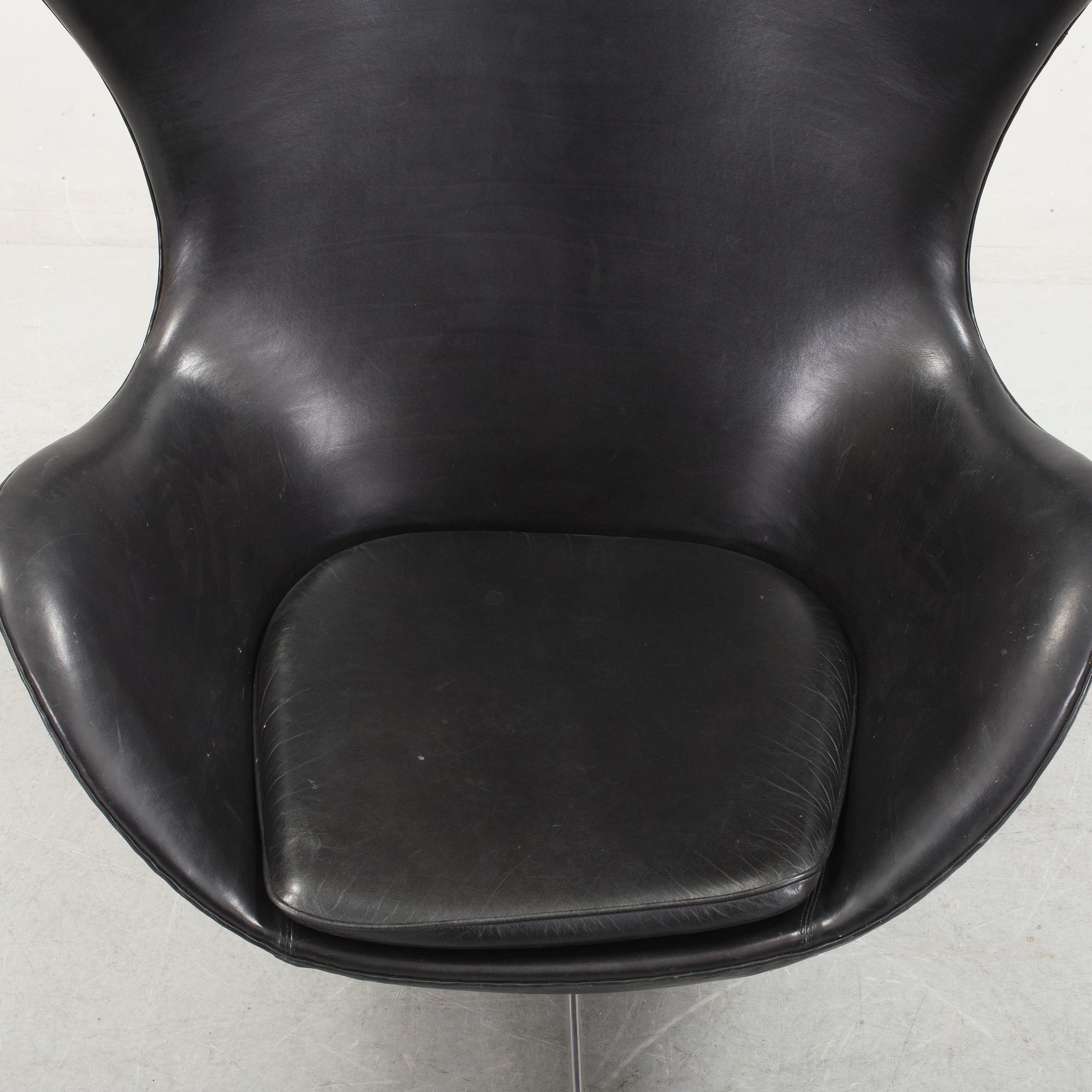 ARNE JACOBSEN, fåtölj, "Ägget", Fritz Hansen, Danmark, 1960-tal.