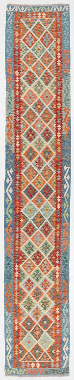 A kelim runner, approx. 483 x 84 cm.