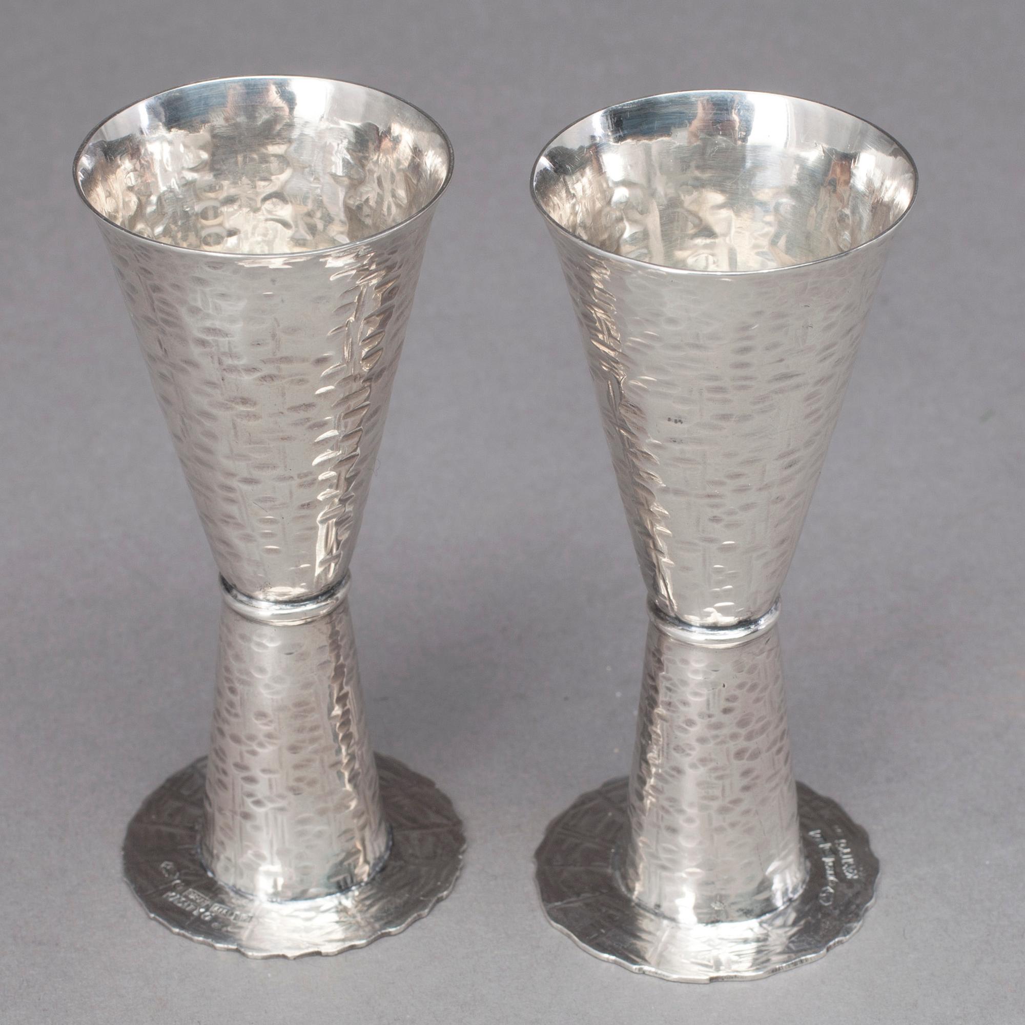 SNAPSGLAS, ett par, silver, en signerad KA, Tavastehus, 1972.