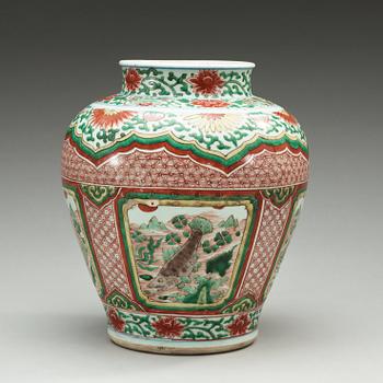 A Transtional wucai jar, 17th Century.