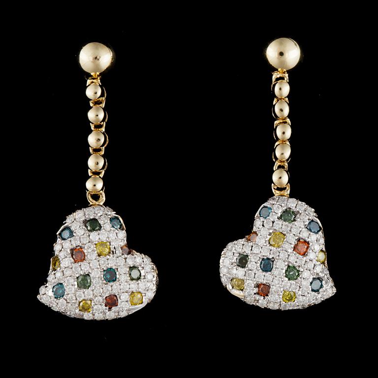 ÖRHÄNGEN, ett par, 14k guld med olikfärgade briljantslipade diamanter. Vikt 6,3g.