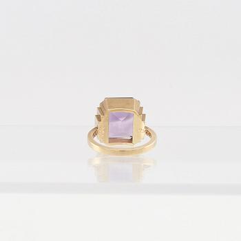 Wiwen Nilsson, ring in 18K gold with a step-cut amethyst, Lund 1970.