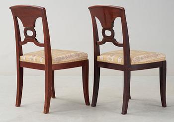 STOLAR, ett par. Empirestil. Troligen Ryssland omkring år 1900.