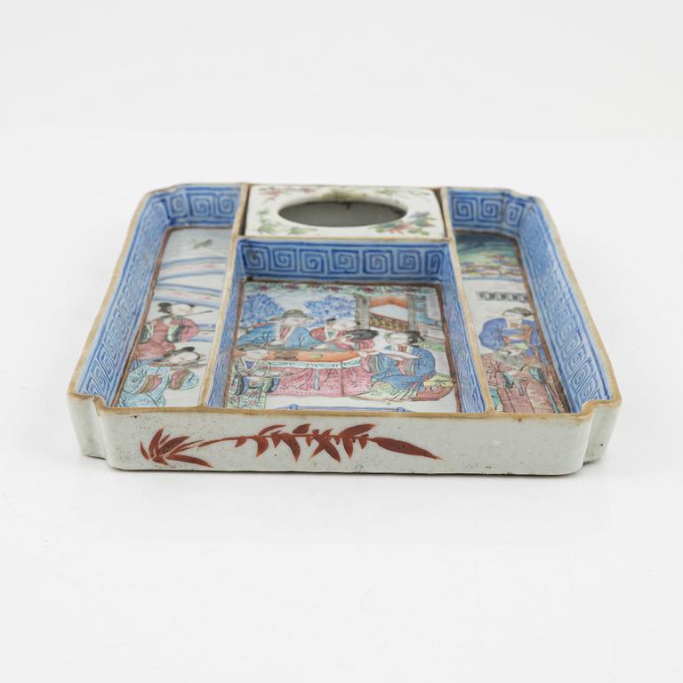 A mandarin porcelain desk stand, Qing dynasty, China, 19th century.