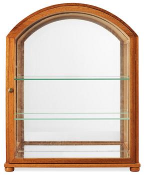 322. A Josef Frank mahogany showcase cabinet by Svenskt Tenn, model 2030.