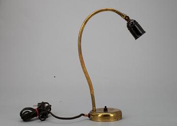 BORDSLAMPA, mässing och rotting, sannolikt Paavo Tynell, tillverkare Idman.