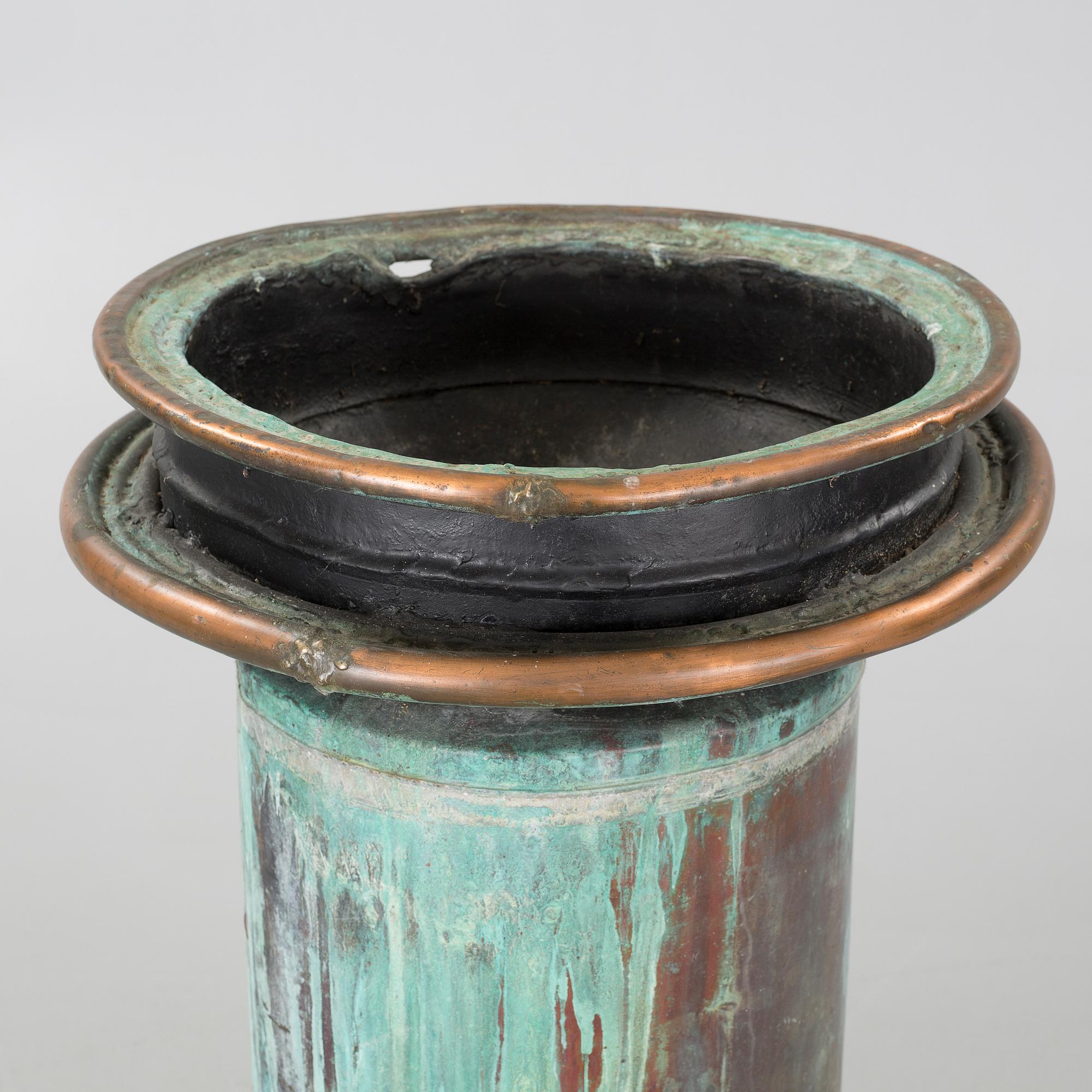 LARS STOCKS, birdbatch /sculpture, not siggned.