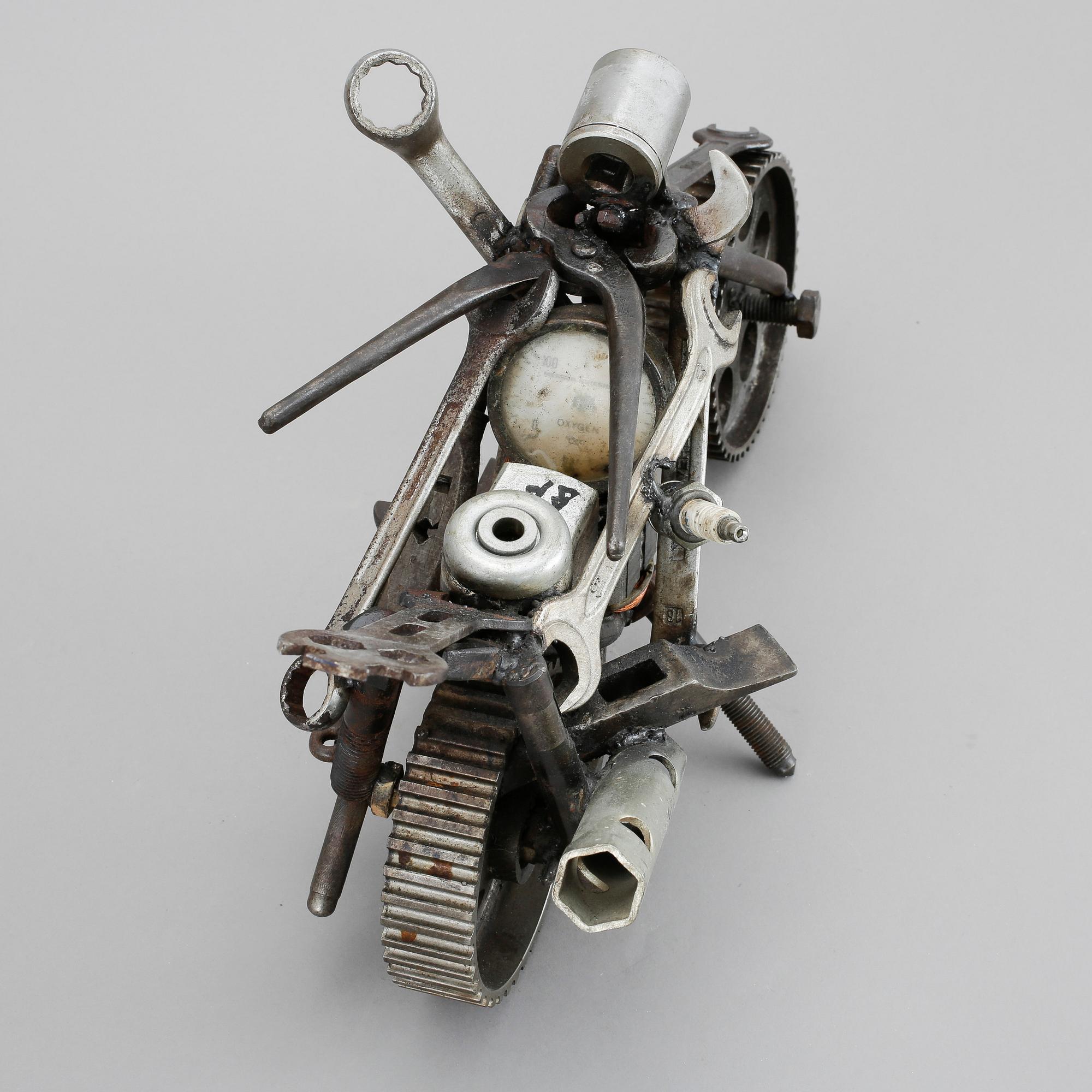 BOB PASTERKAMP, skulptur, metall. Signerad BP.