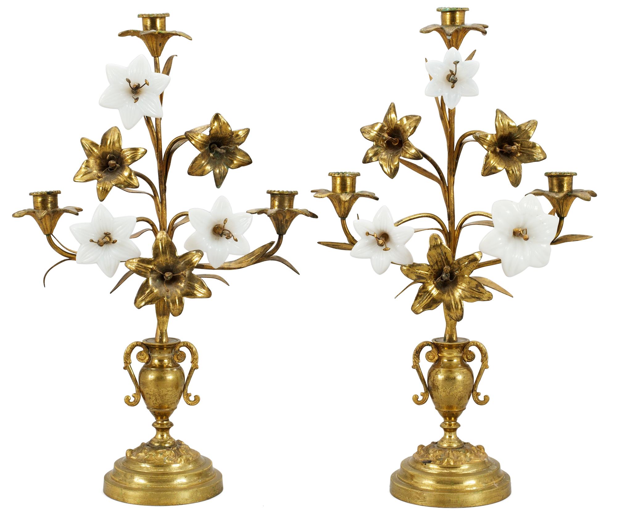 KANDELABRAR, ett par, för tre ljus. Trol Frankrike 1800-talets andra hälft.