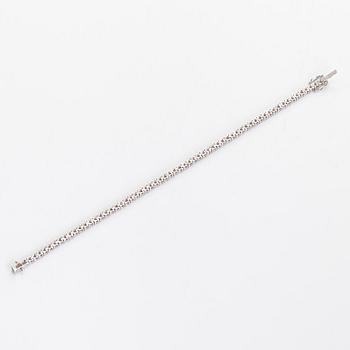 Tennisrannekoru, 18K valkokultaa, briljanttihiontaisia timantteja yhteensä noin 3.84 ct kaiverruksen mukaan.