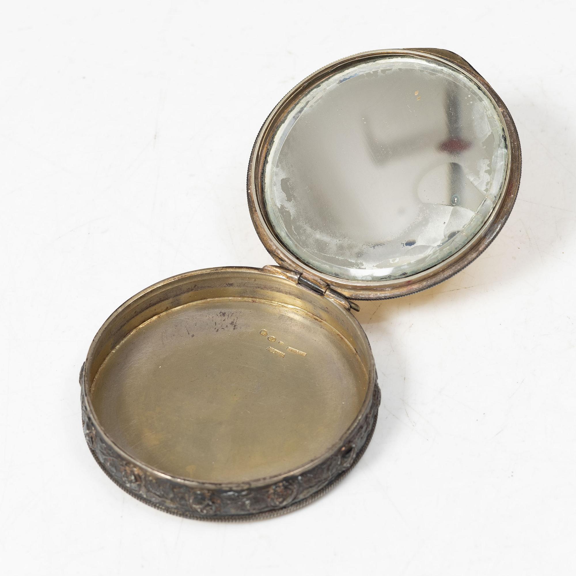 Puderdosa, sterlingsilver och emalj, Österrike, efter 1922.