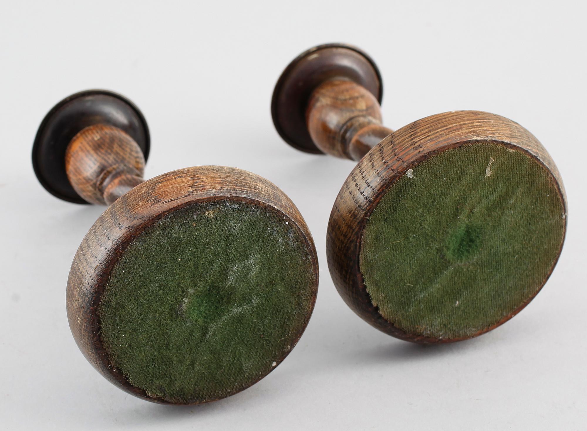 LJUSSTAKAR, 1 par, trä, 1800-tal.