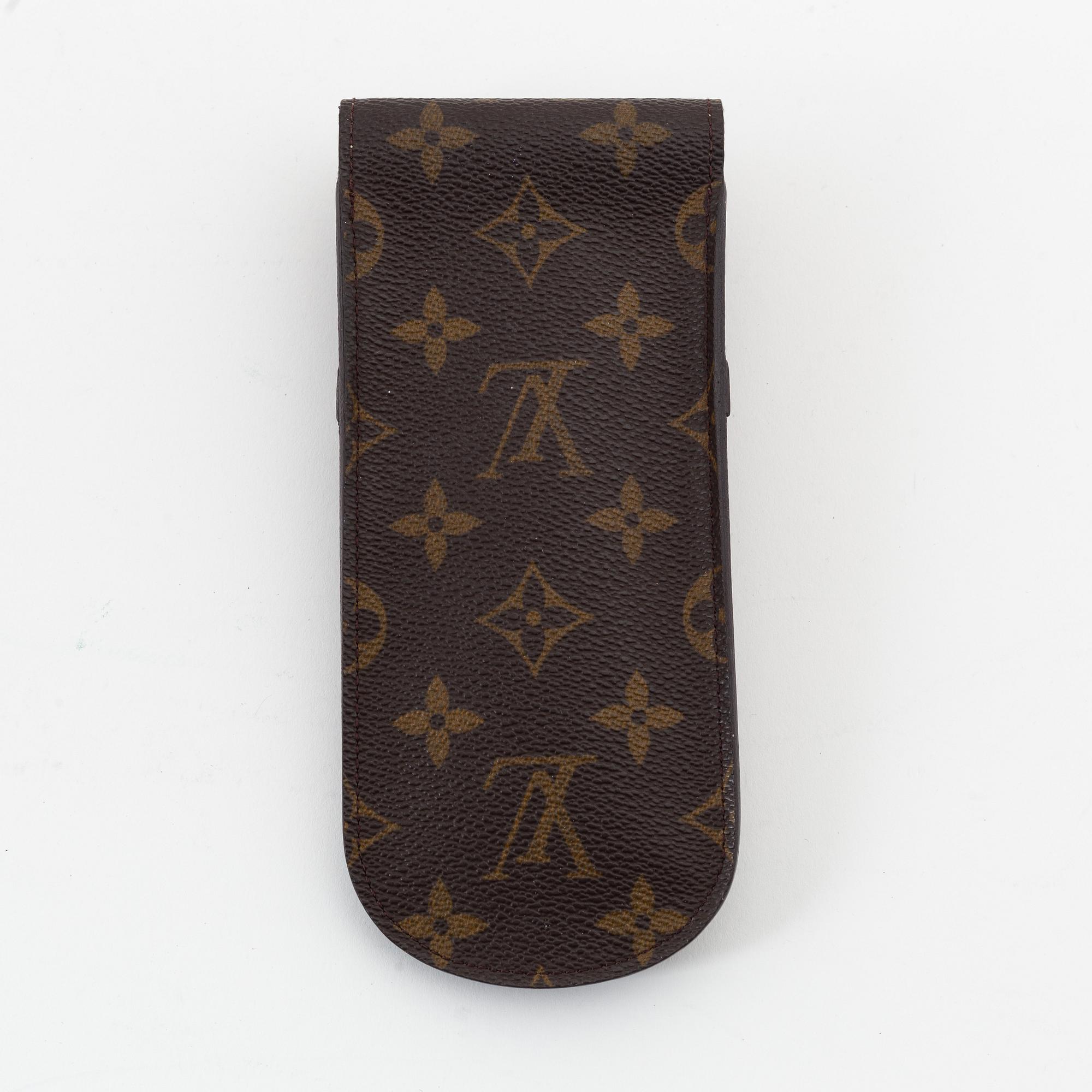Louis Vuitton, sminkväska och glasögonfodral.