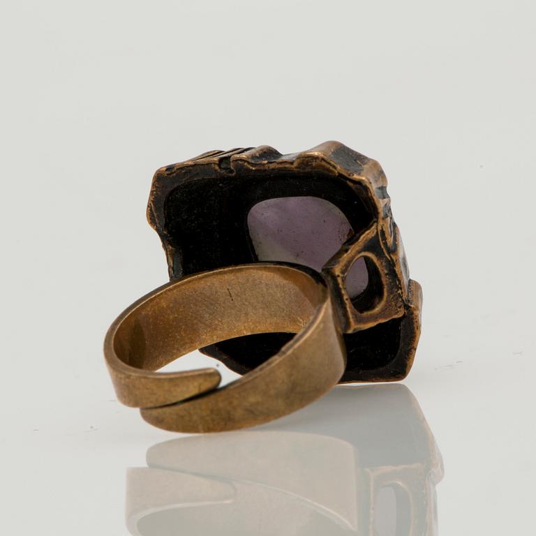 RING, brons, råametist, Pentti Sarpaneva. 1970-tal.