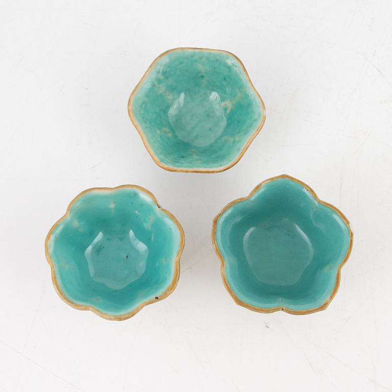 A group of three Chinese snuffbottles and three porcelain teabowls, 19th and 20th century.